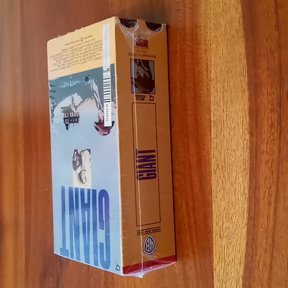 The movie 'GIANT' on VHS. - Picture 4 of 17